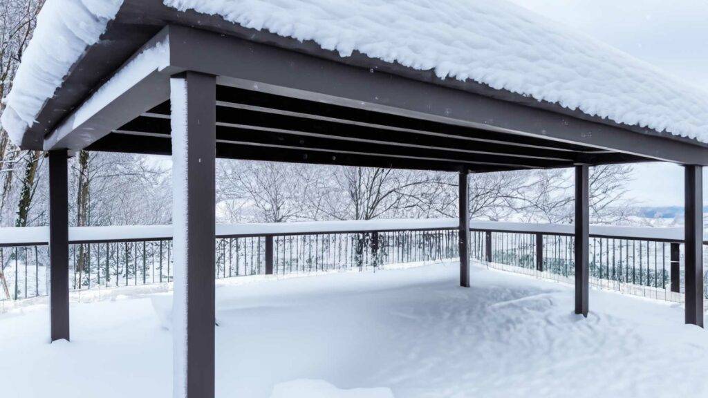 Die Dächer von MeinLamellendach sind sowohl wetter-, als auch schneefest.